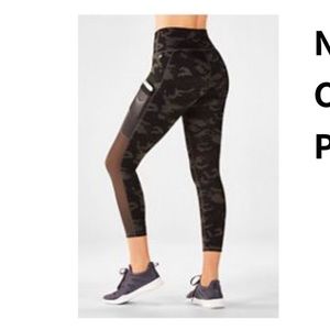 Fabletics Mila High-Waisted Pocket Capri